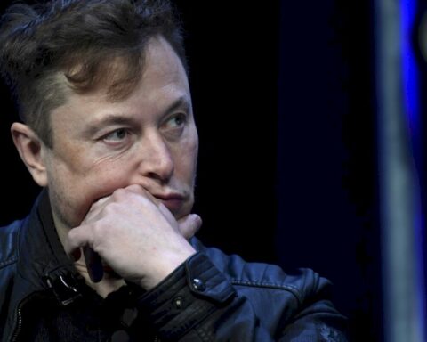 brazil-blocks-musk’s-x-after-company-refuses-to-name-local-representative-amid-feud-with-judge