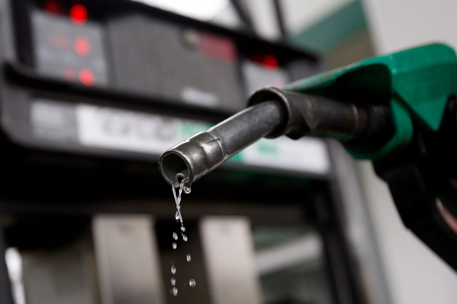 NNPCL reduces gasoline pump worth