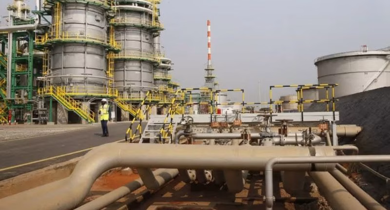 Angola launches $4 billion gas plant